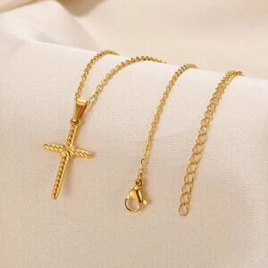 NEW 18K Yellow Gold Dainty Cross Pendant Luxury Necklace